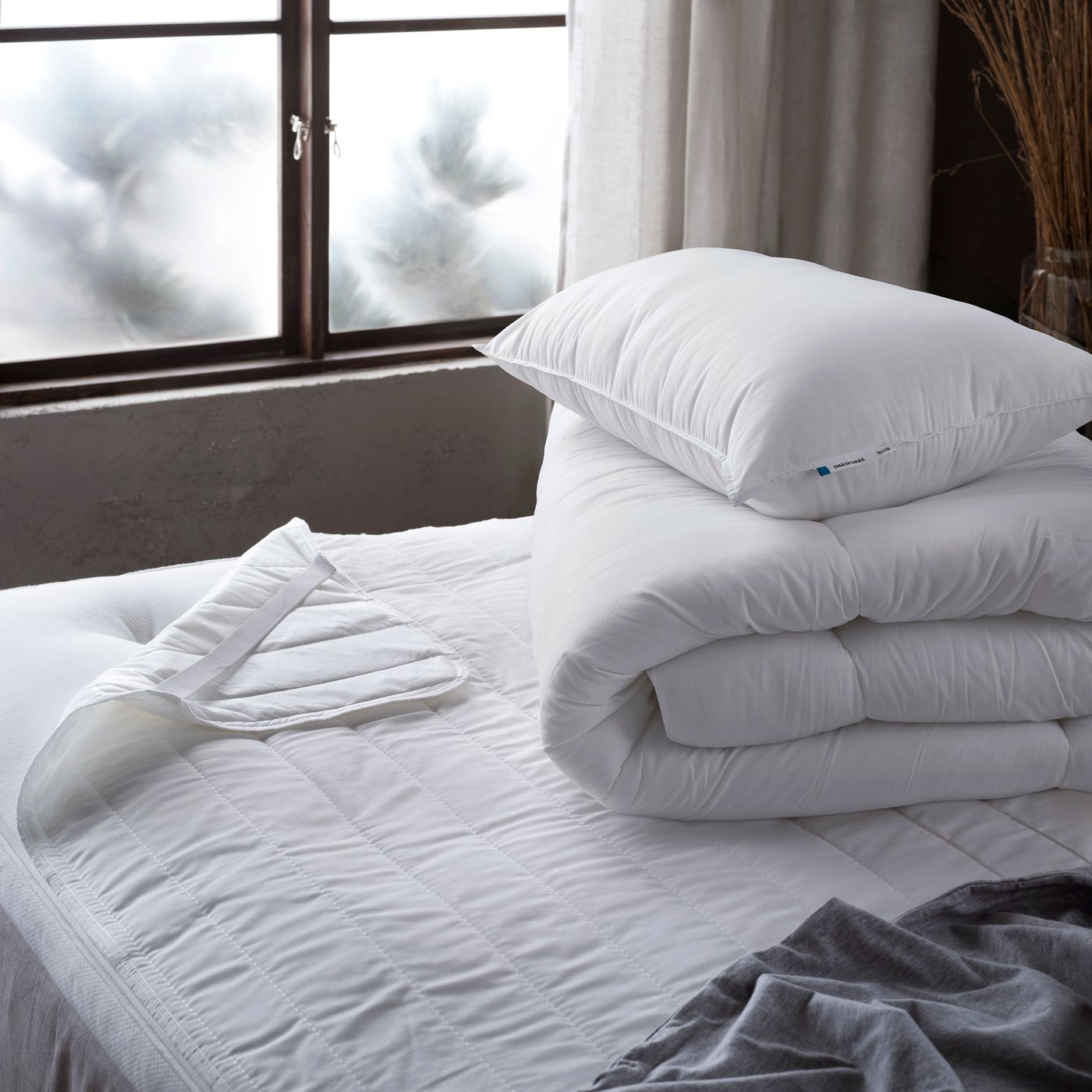 A SMÅSPORRE pillow, high, side/back sleeper in the bedroom