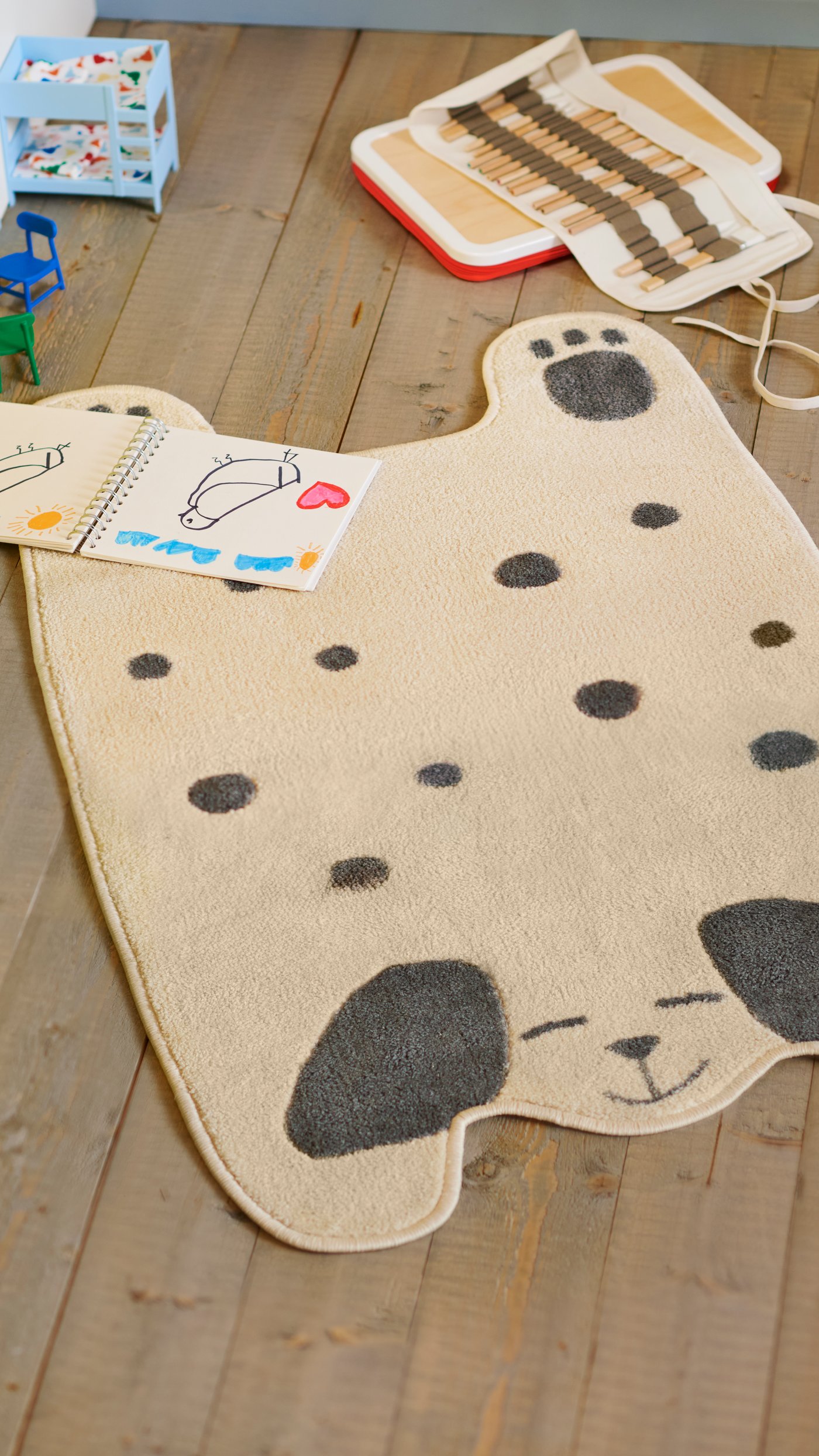 A beige SOLFÅGEL roll-up pencil case in the childrens room