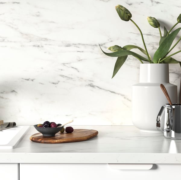 Kitchen back wall in marble look