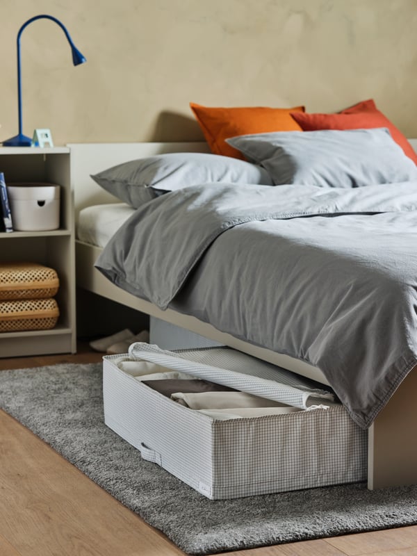 A medium grey STOENSE rug, low pile in the bedroom