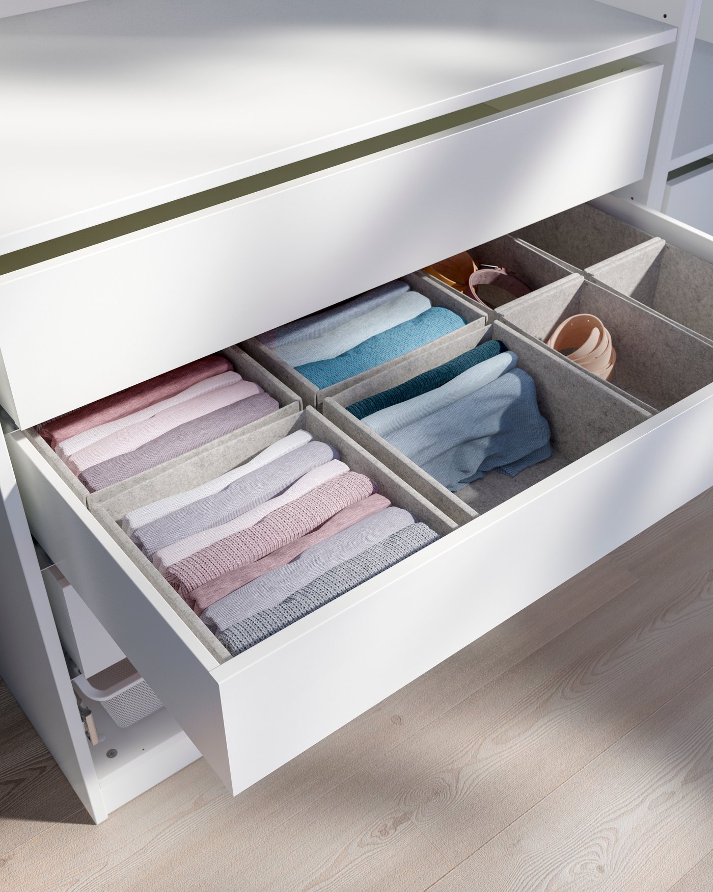 A white KOMPLEMENT drawer in the bedroom