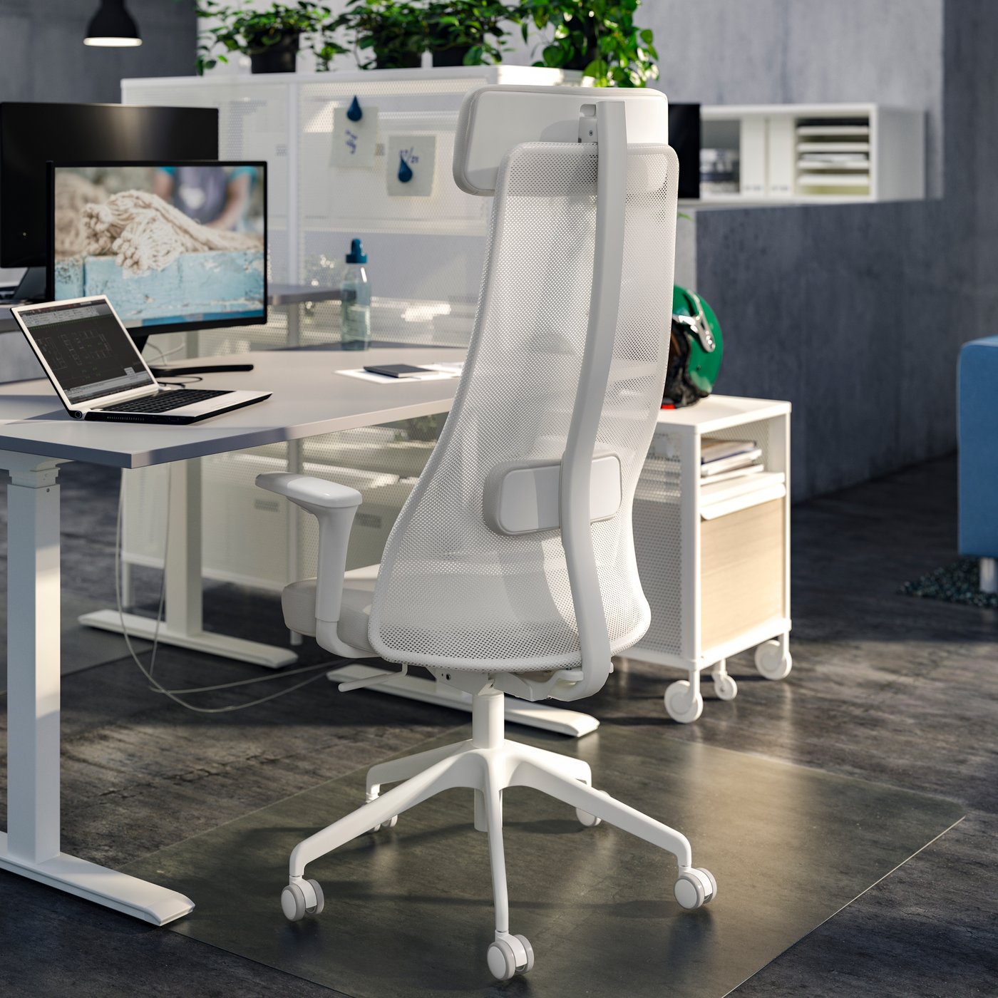A Vissle light grey MARKUS office chair