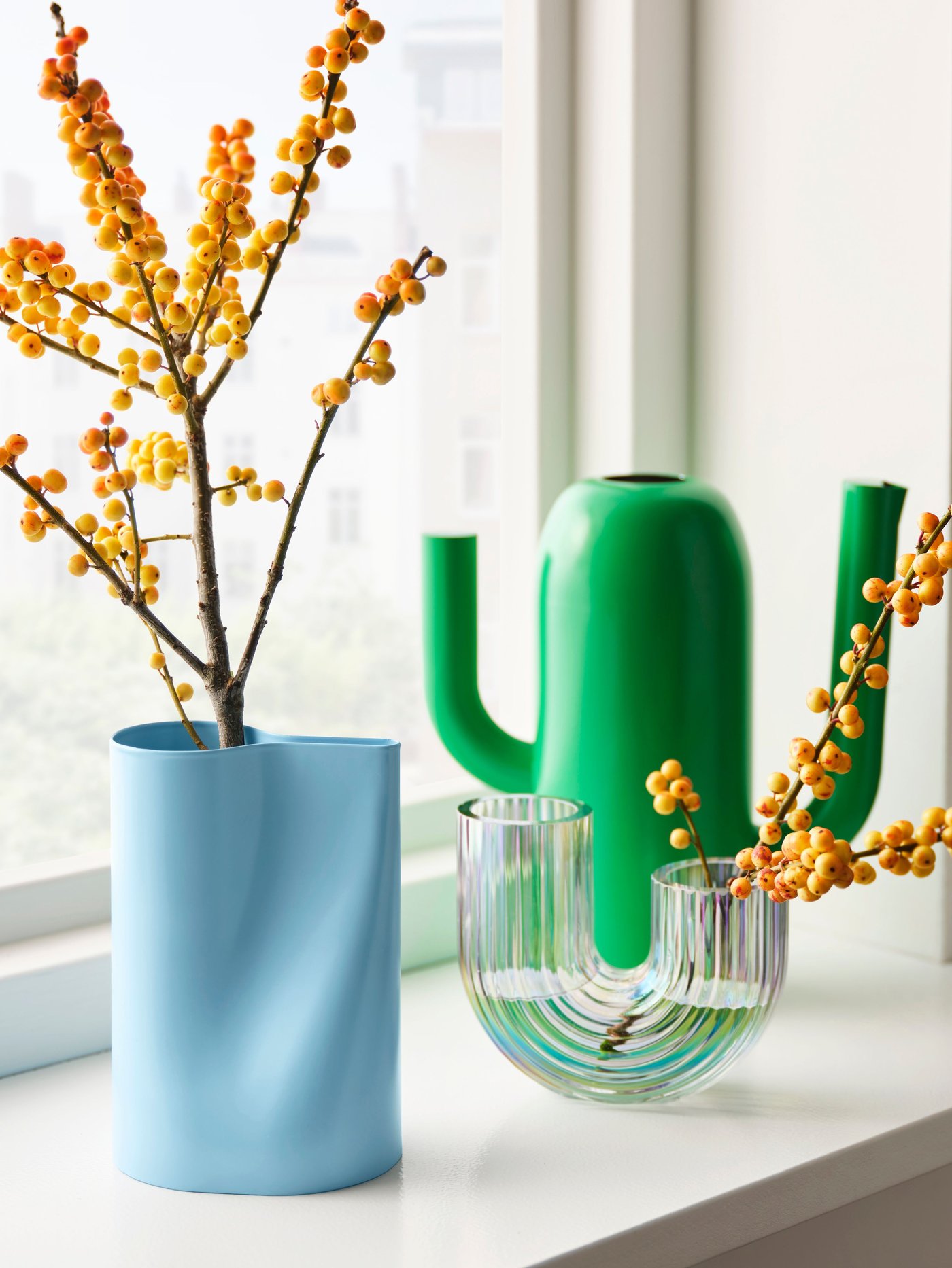 A mother-of-pearl colour RÄFFELBJÖRK vase