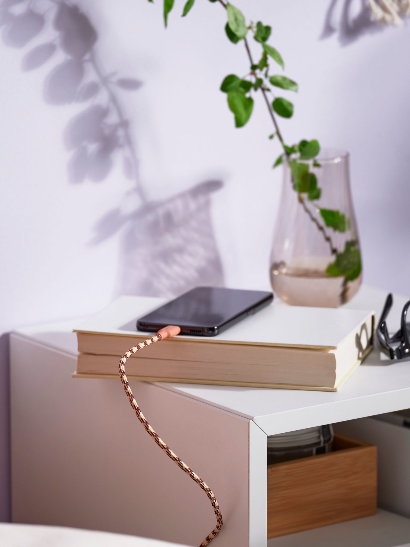 A pink/beige LILLHULT USB-C to lightning