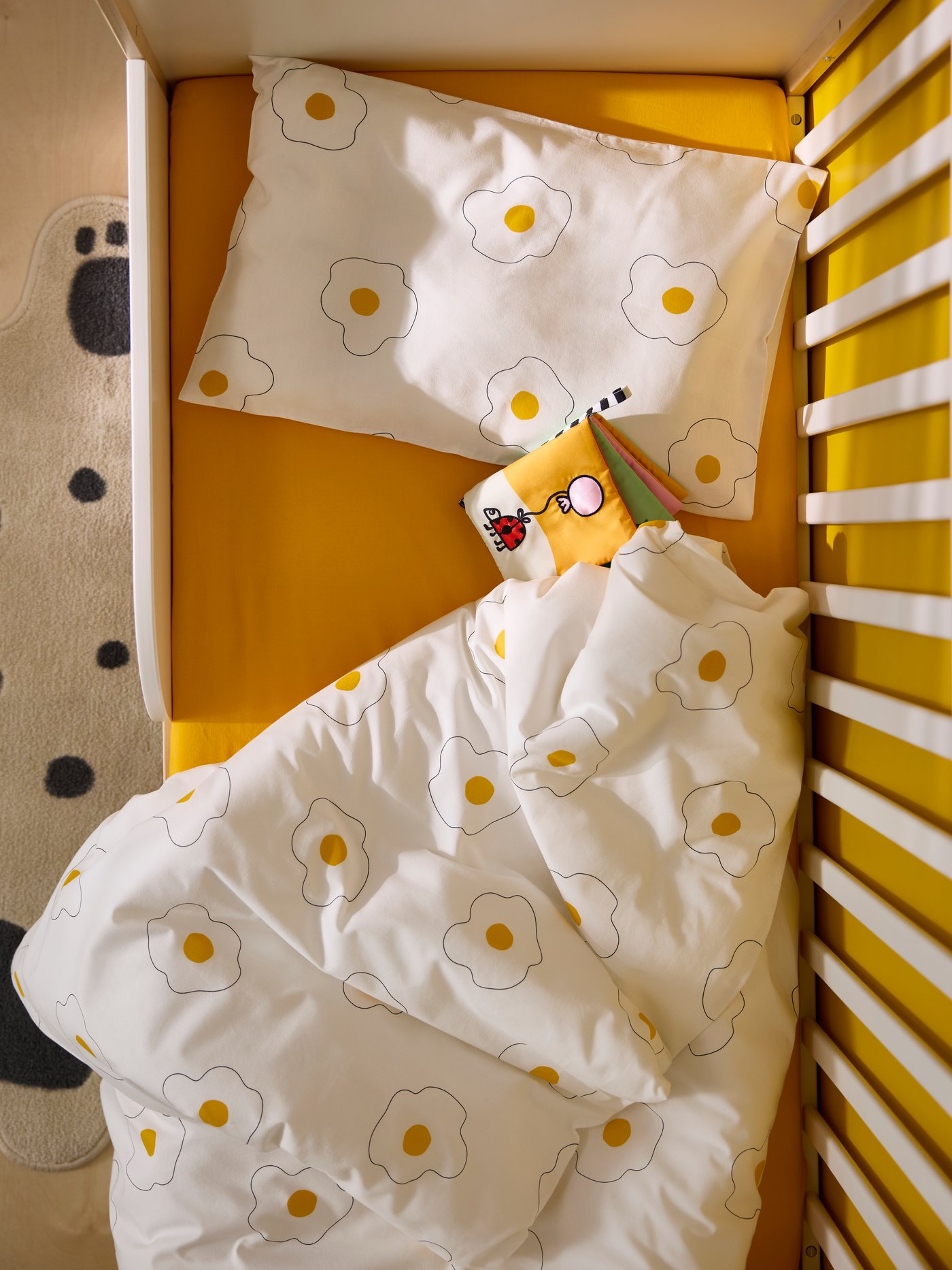 A multicolour GRÖNFINK playbook in the childrens room