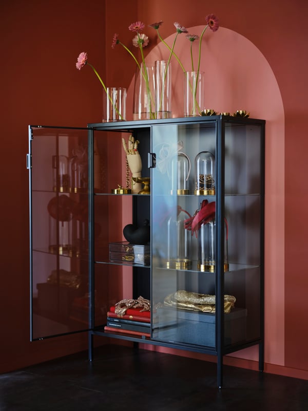 A gold-colour/Lotus KNASTRIGT tealight holder