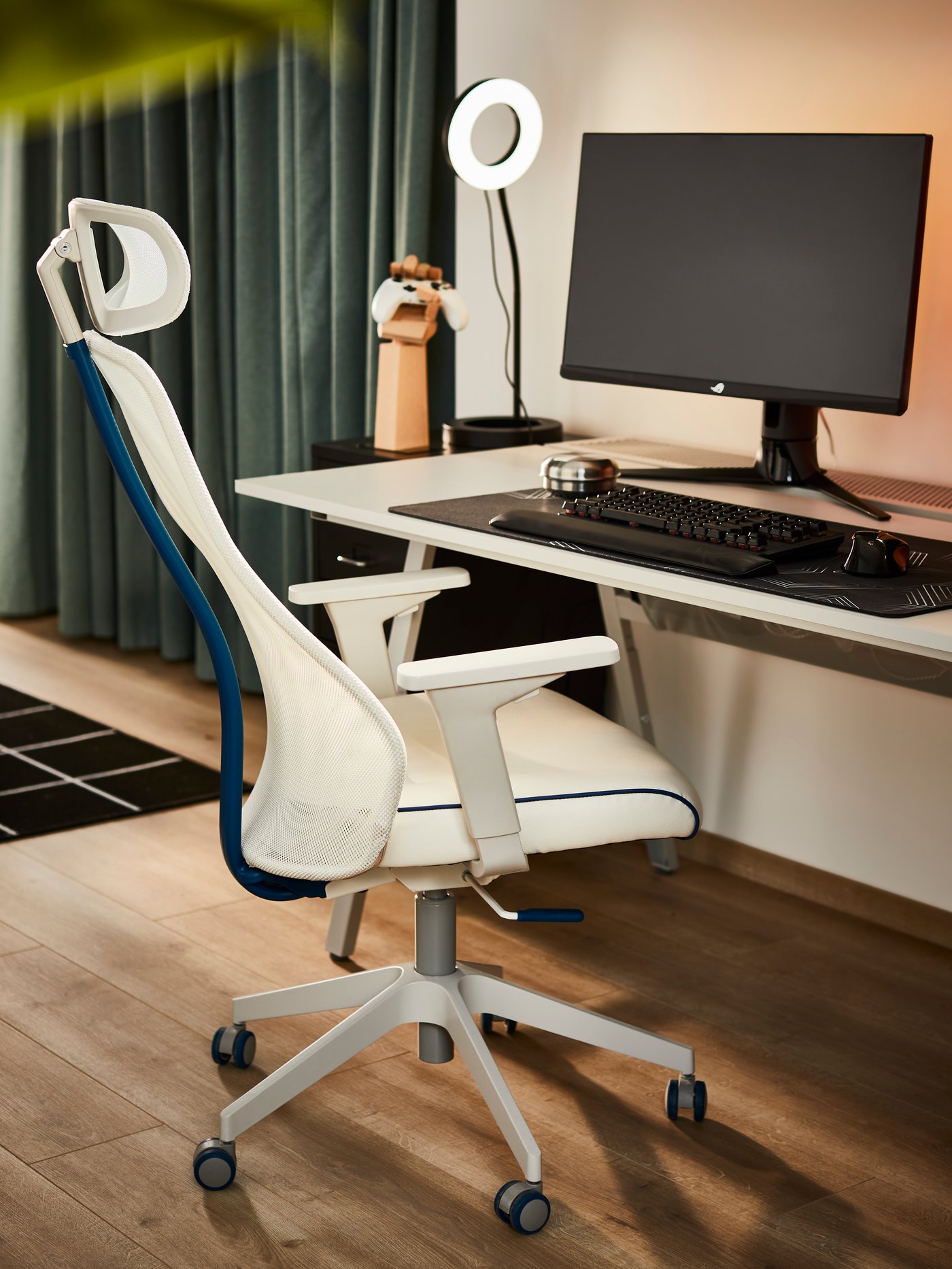 A Bomstad white MATCHSPEL gaming chair