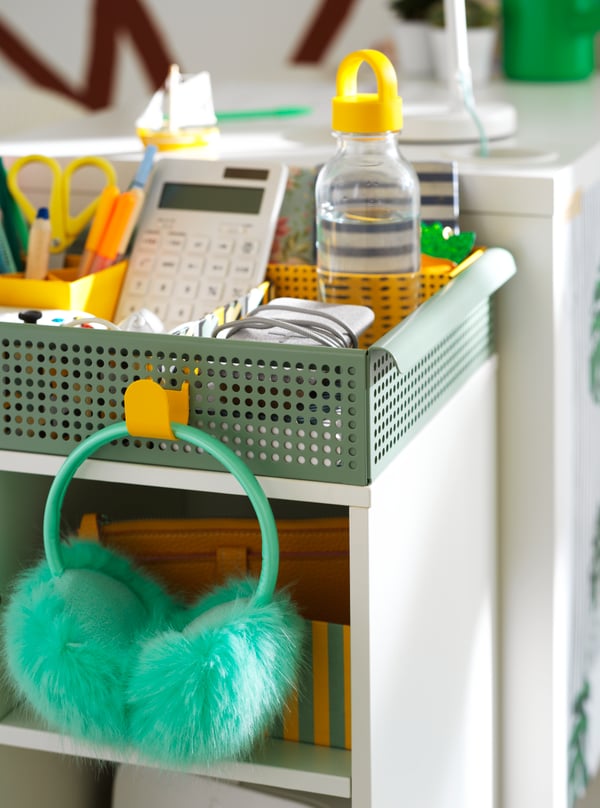 A white/grey-green ÖVNING trolley