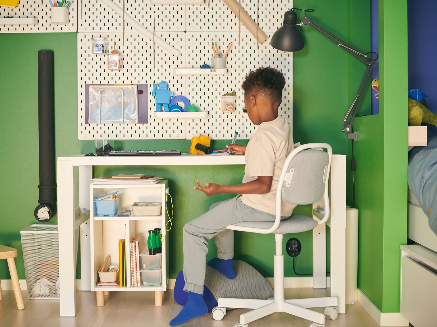 An ÖVNING multifunctional ergonomic footrest