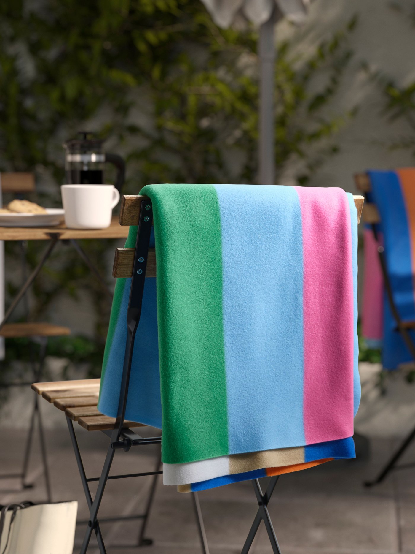 A multicolour KLIBBKORSÖRT throw