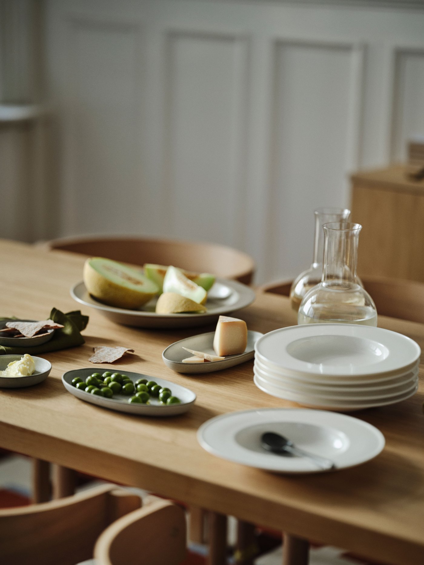 An oak/leather STOCKHOLM 2025 chair in the dining room