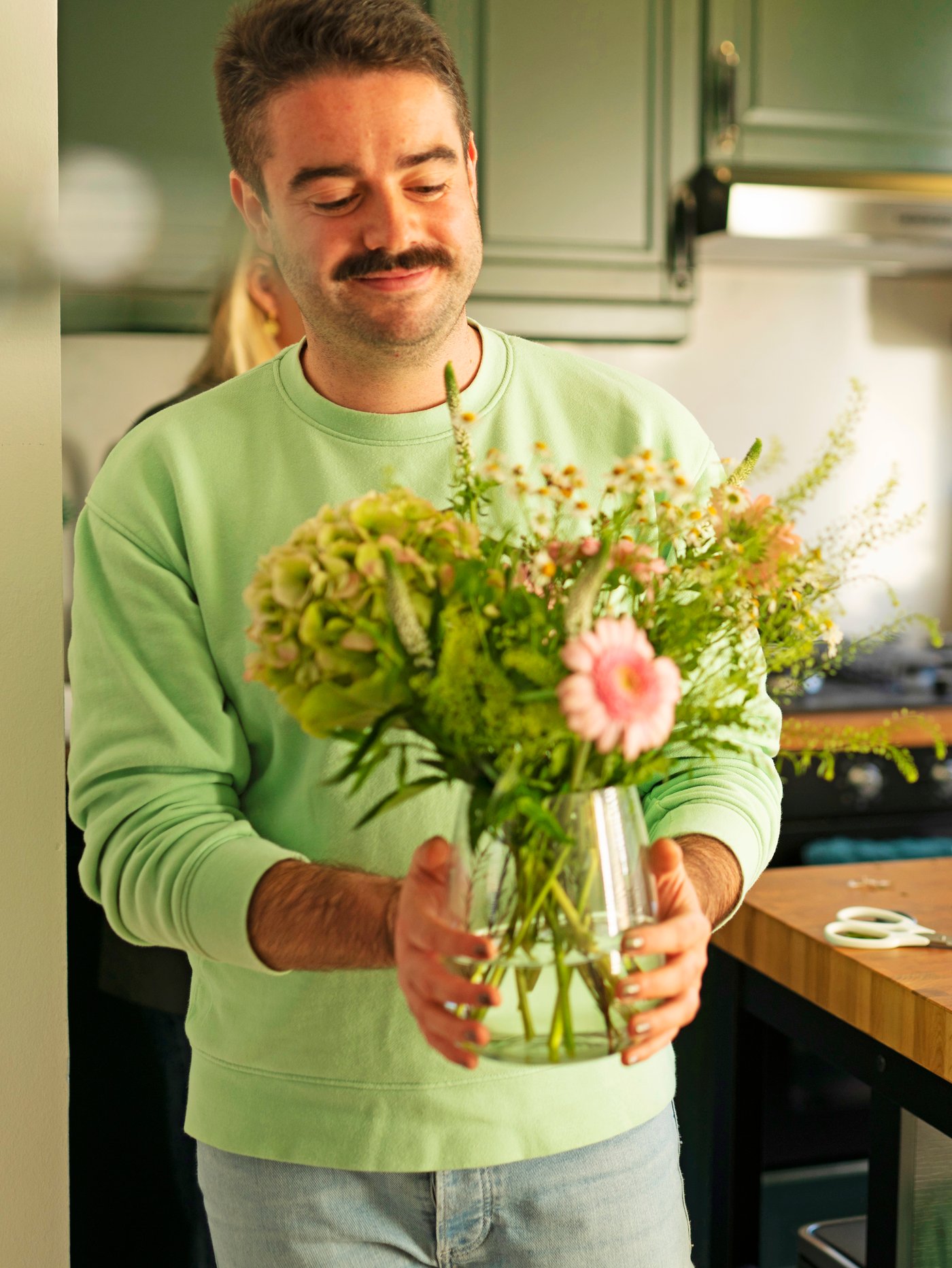 A clear glass BERÄKNA vase