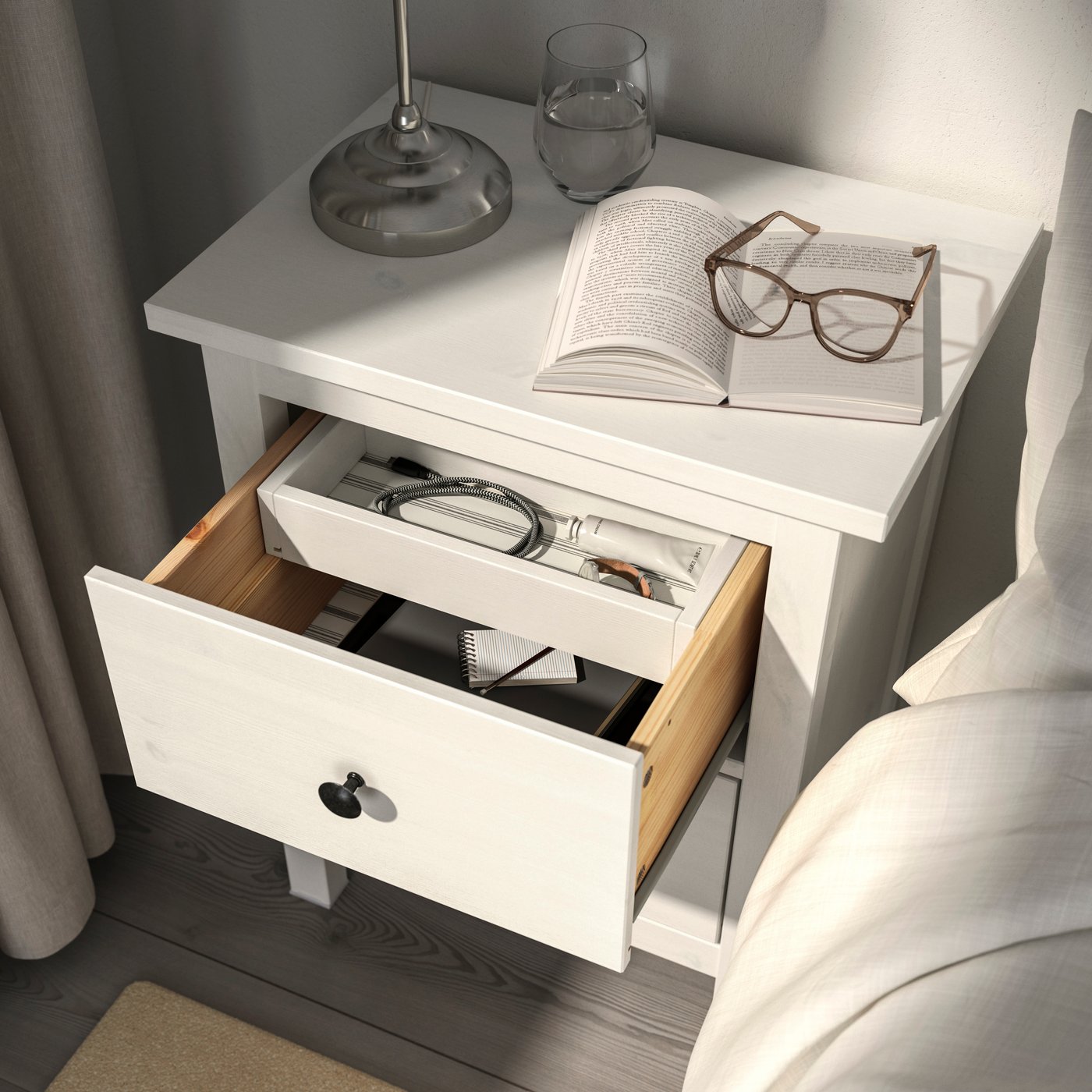 A white stain HEMNES chest of 2 drawers