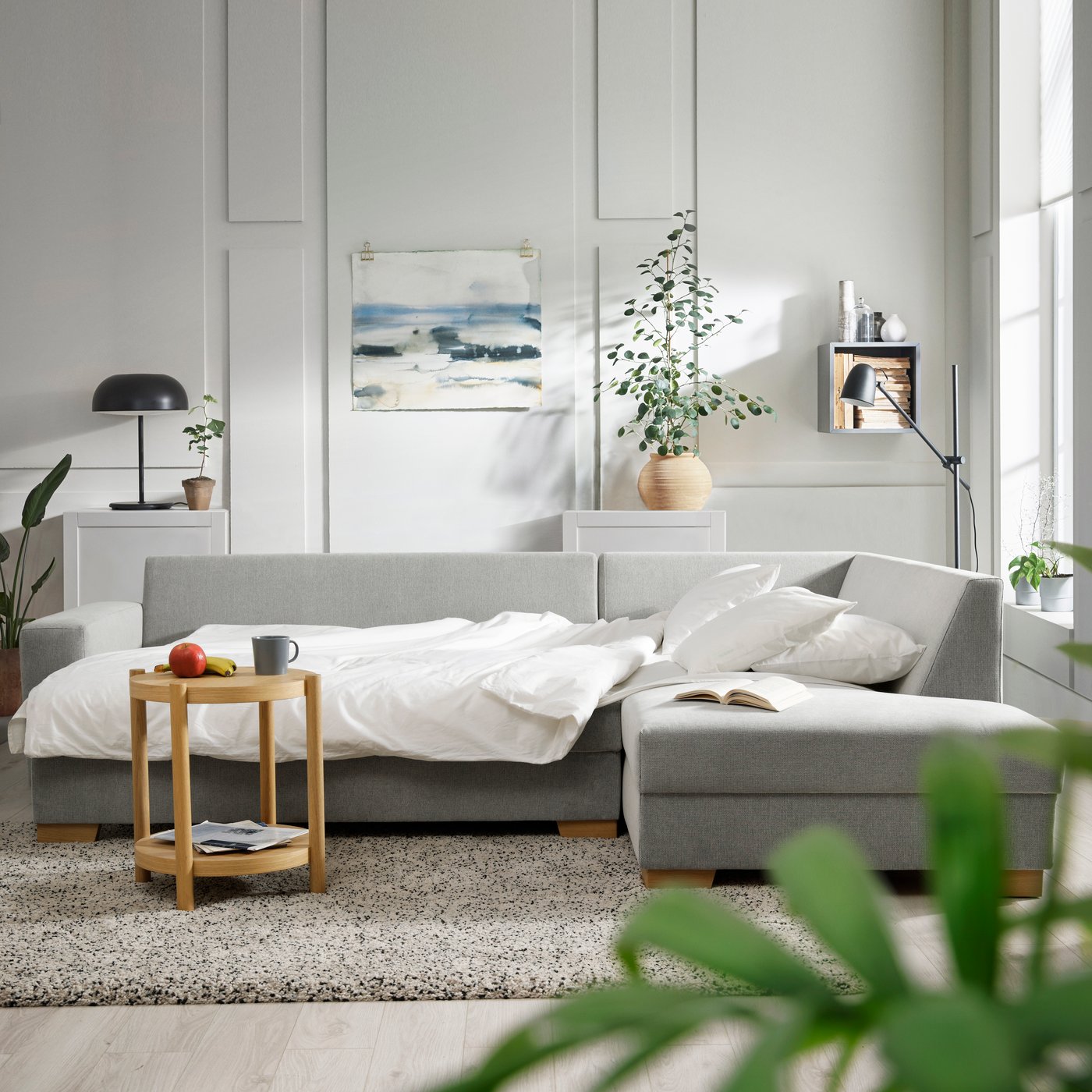 Ein Ecksofa mit offenem Ende, rechts/Tallmyra schwarz/weiss, SÖRVALLEN, 3-Sitzer im Wohnzimmer.