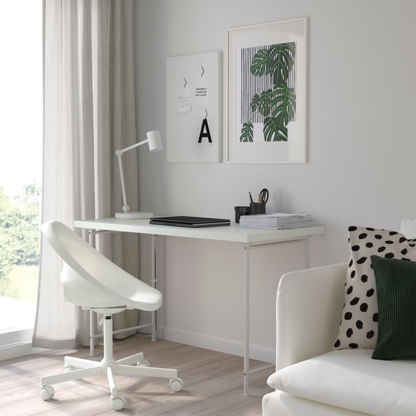 A white LAGKAPTEN desk