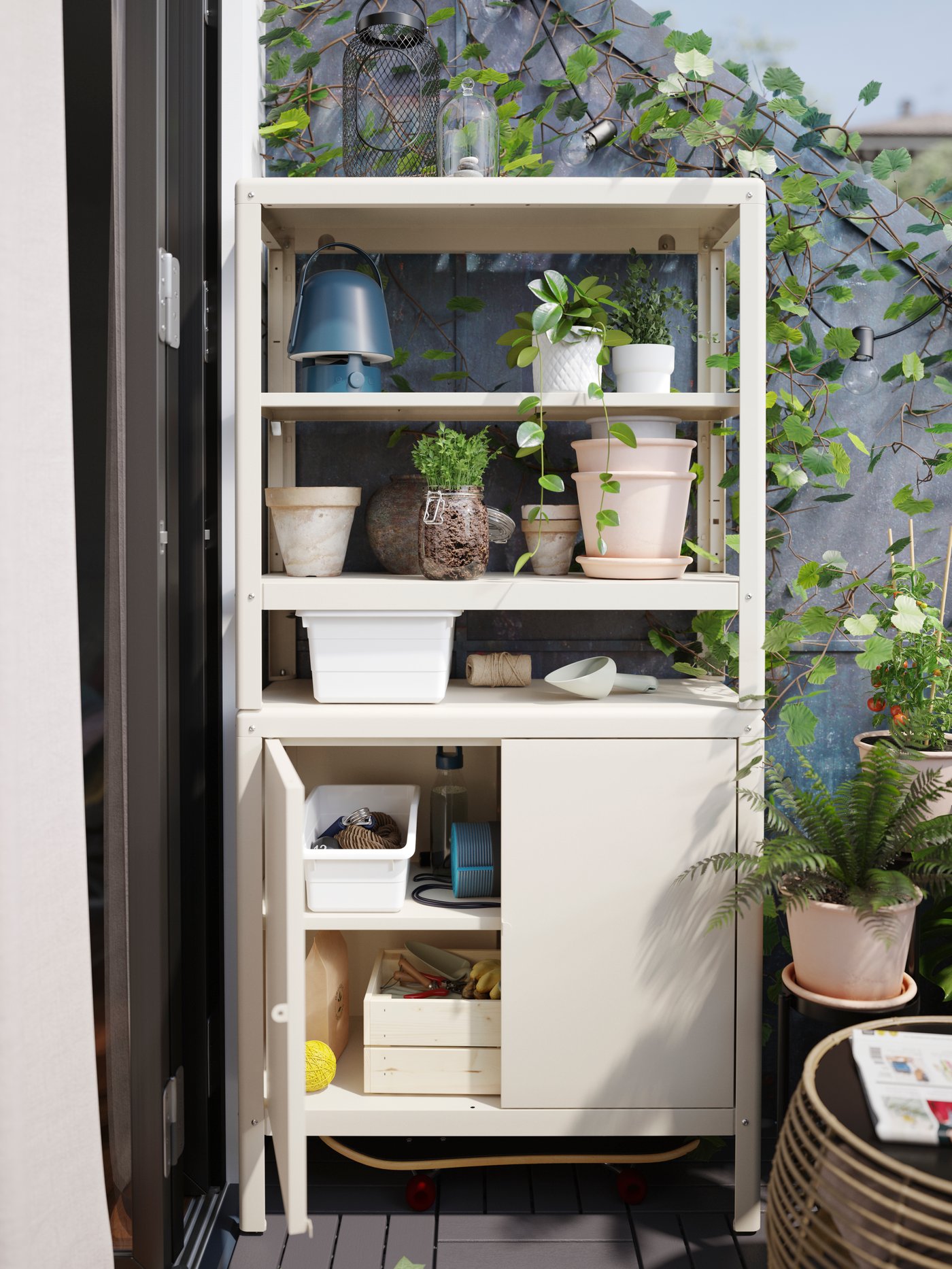 A white CHIAFRÖN plant pot