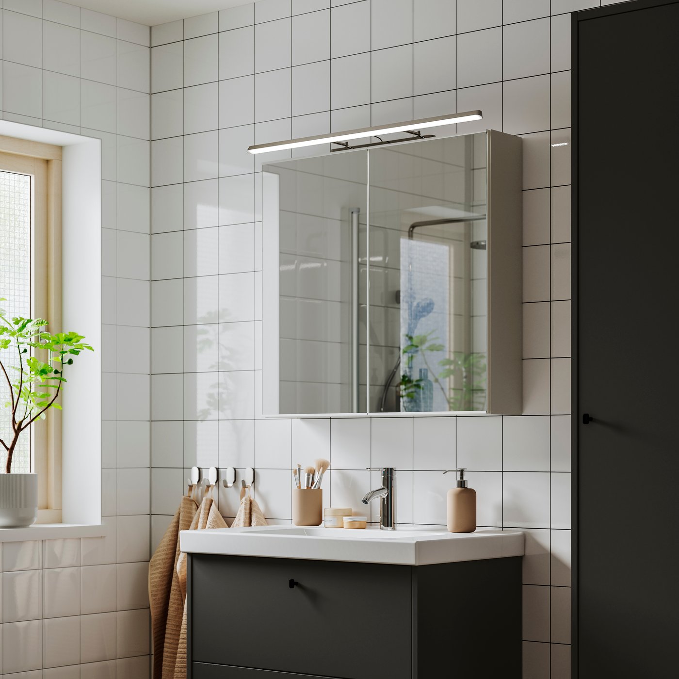 A chrome-plated FLASKPOST LED cabinet/wall lighting in the bathroom