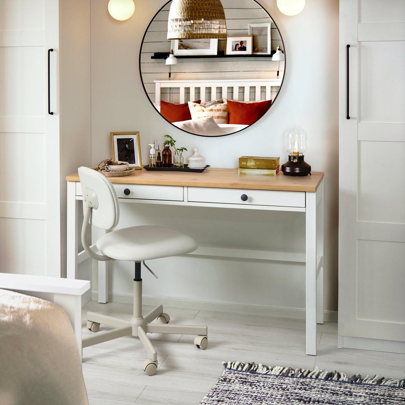 Escritorio HEMNES blanco/marrón claro con 2 cajones