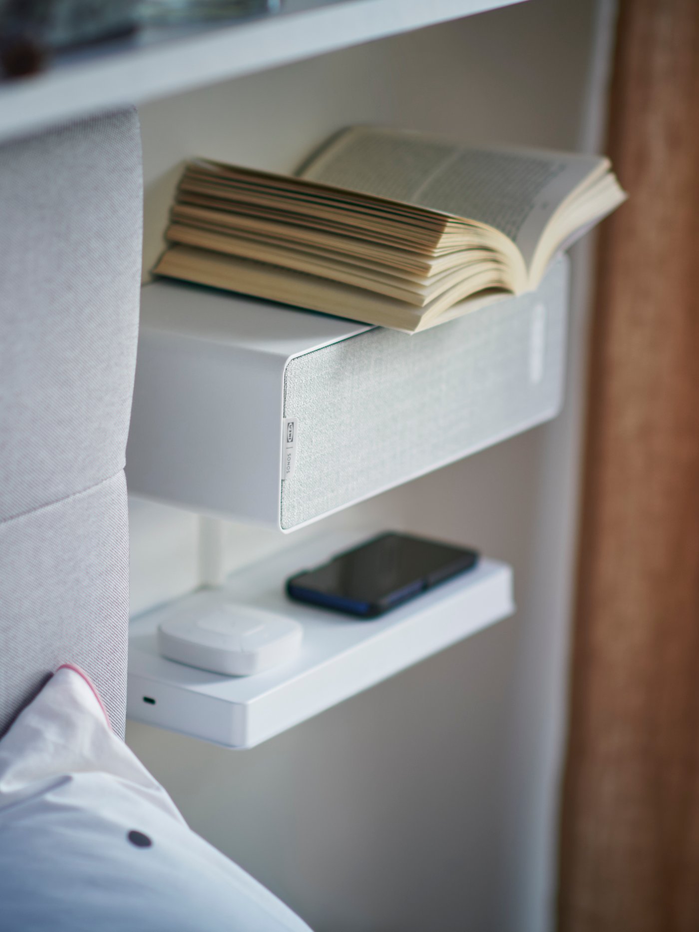 A white SYMFONISK shelf w wireless charger