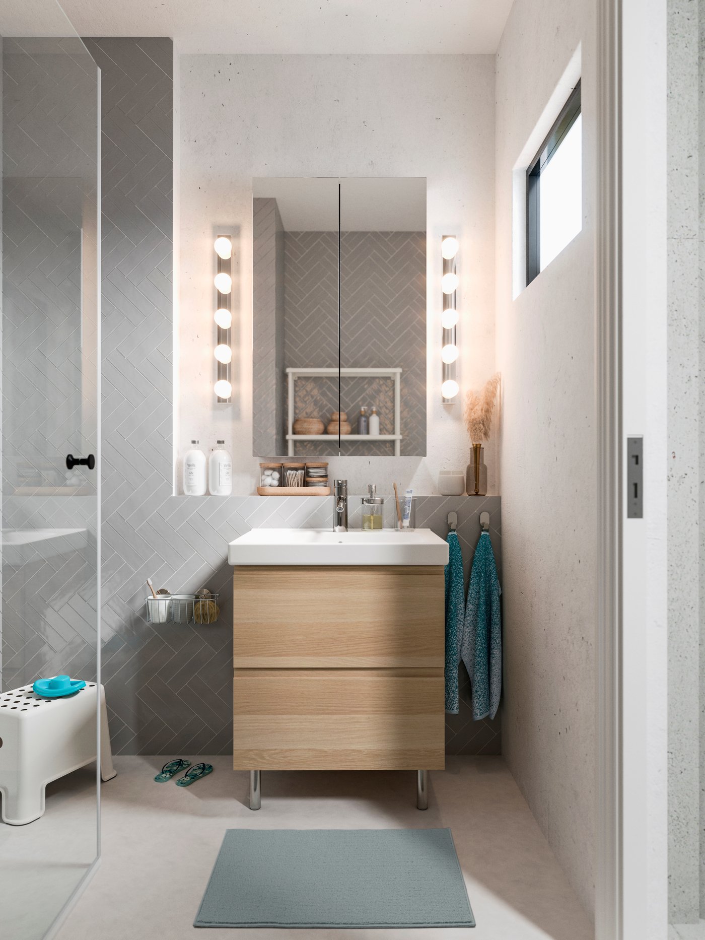 A grey FINTSEN bath mat in the bathroom