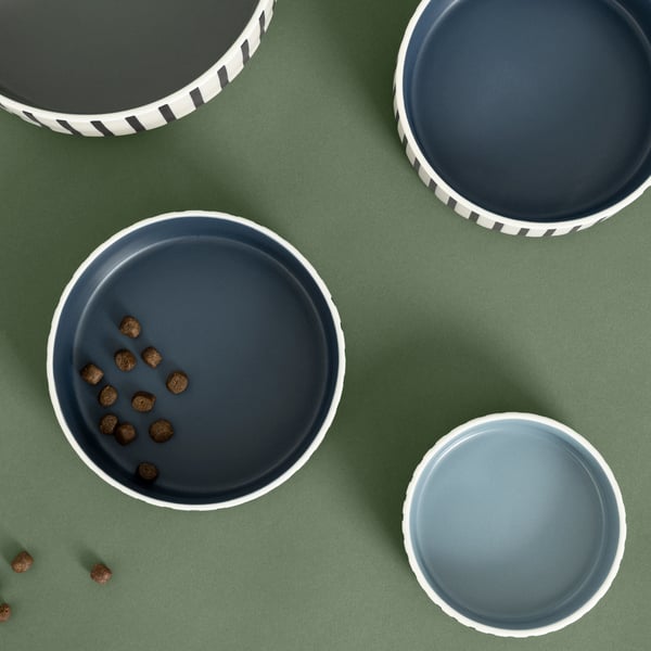 Striped food bowls for your pets in various sizes