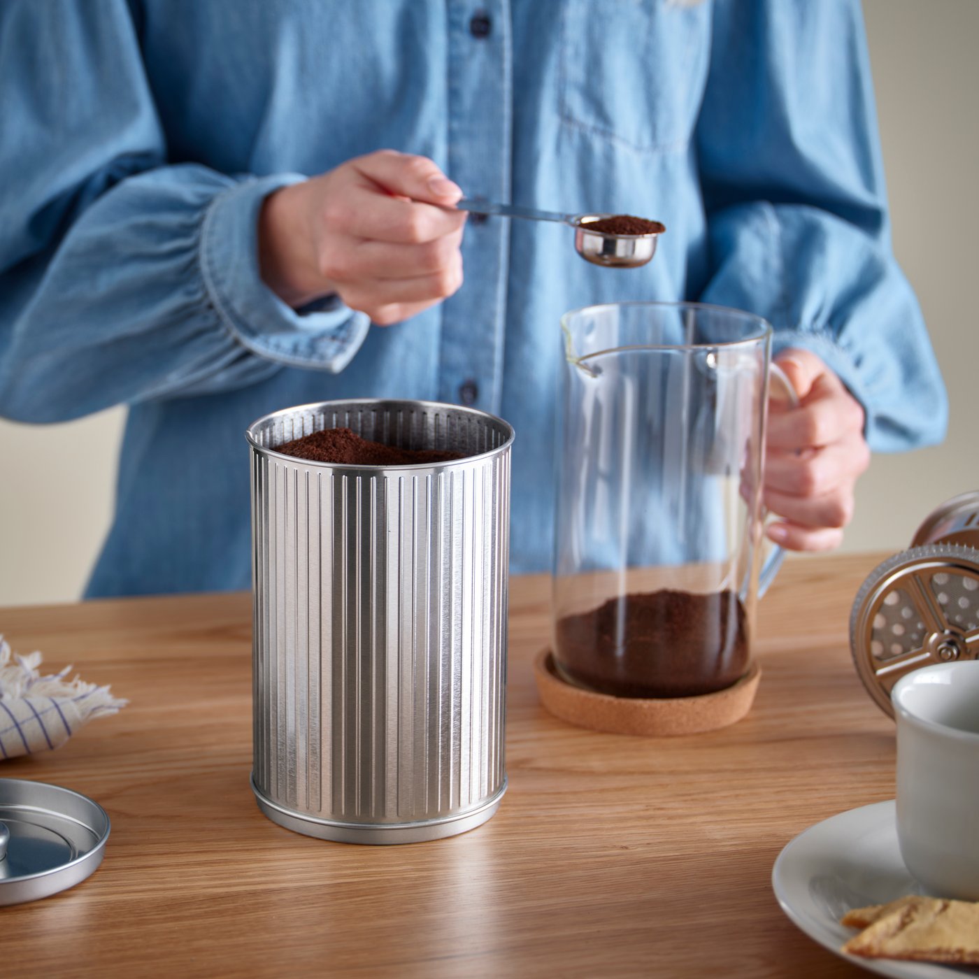 A for coffee/tea/silver-colour BETTHAJ tin with lid