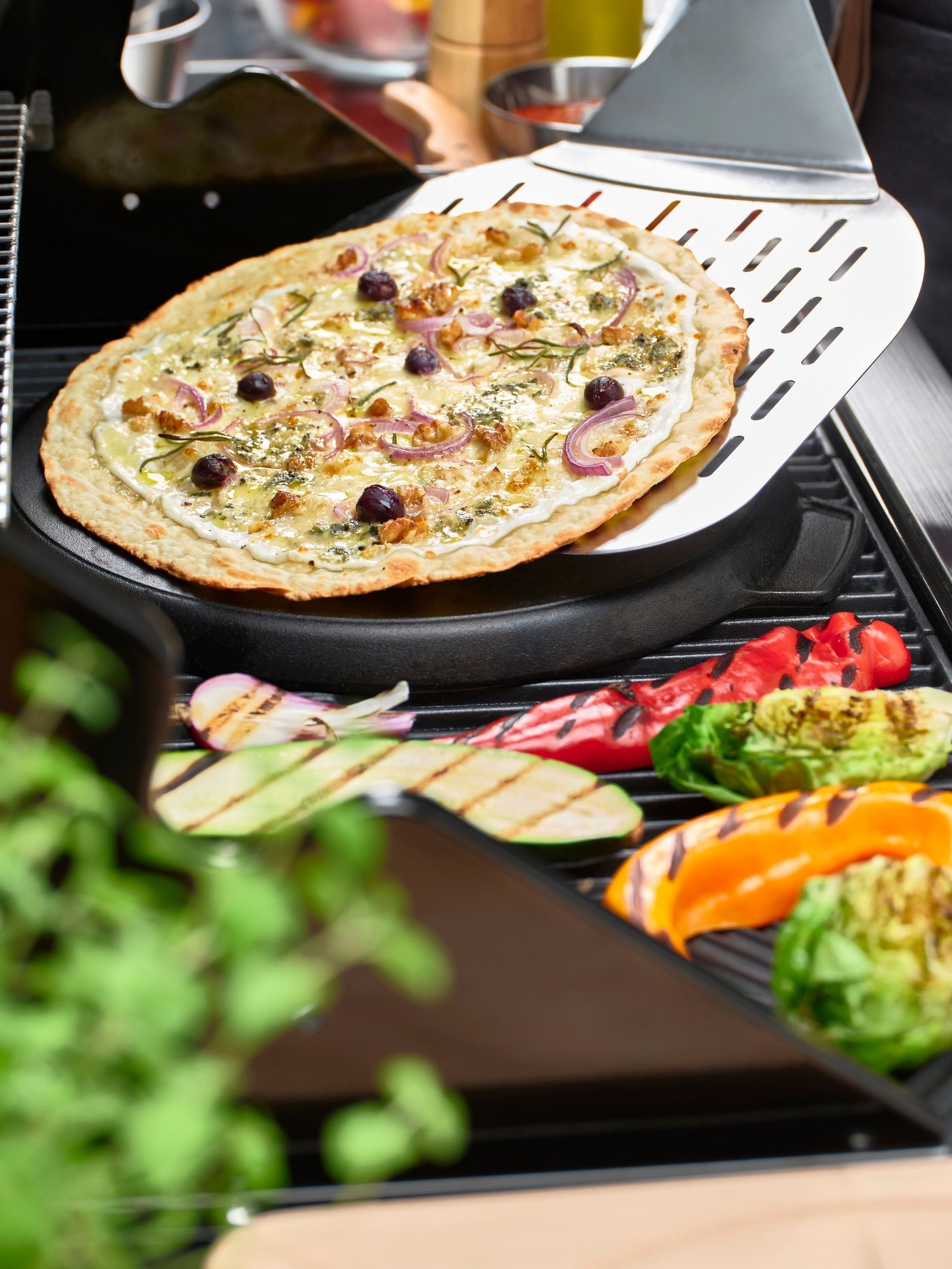 A stainless steel/beech HAVSTULPAN pizza shovel