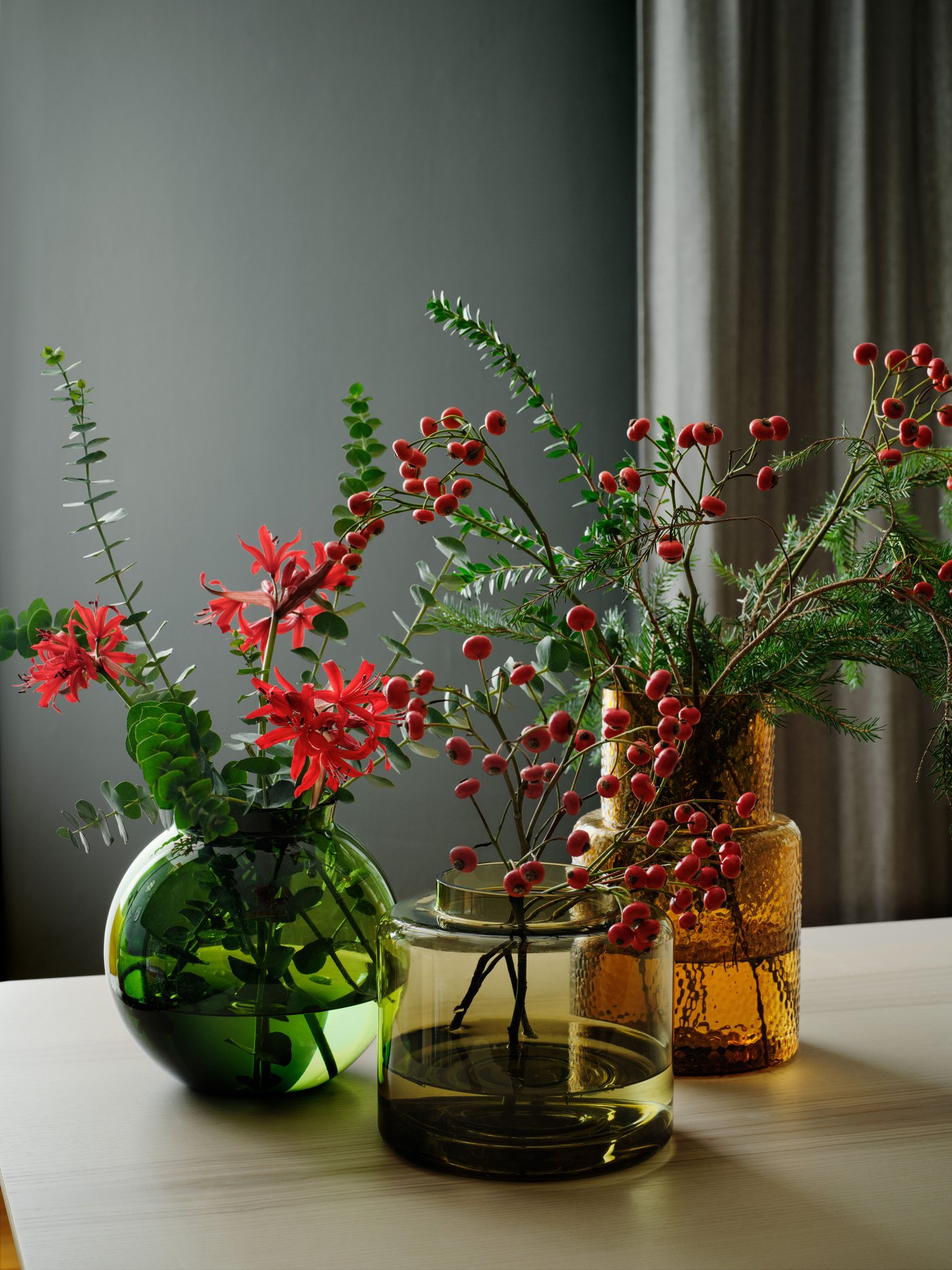 A green-brown KONSTFULL vase in the dining room