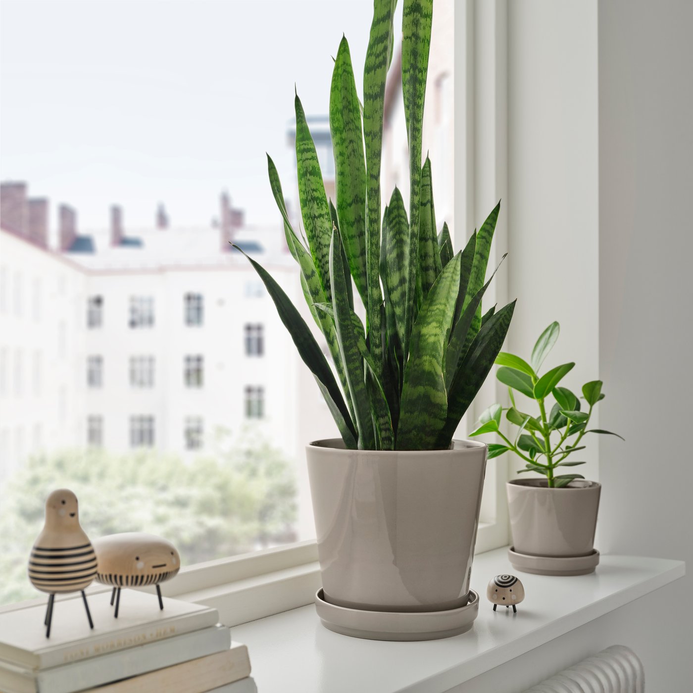 An in/outdoor/grey/beige KLOTLÖNN plant pot with saucer