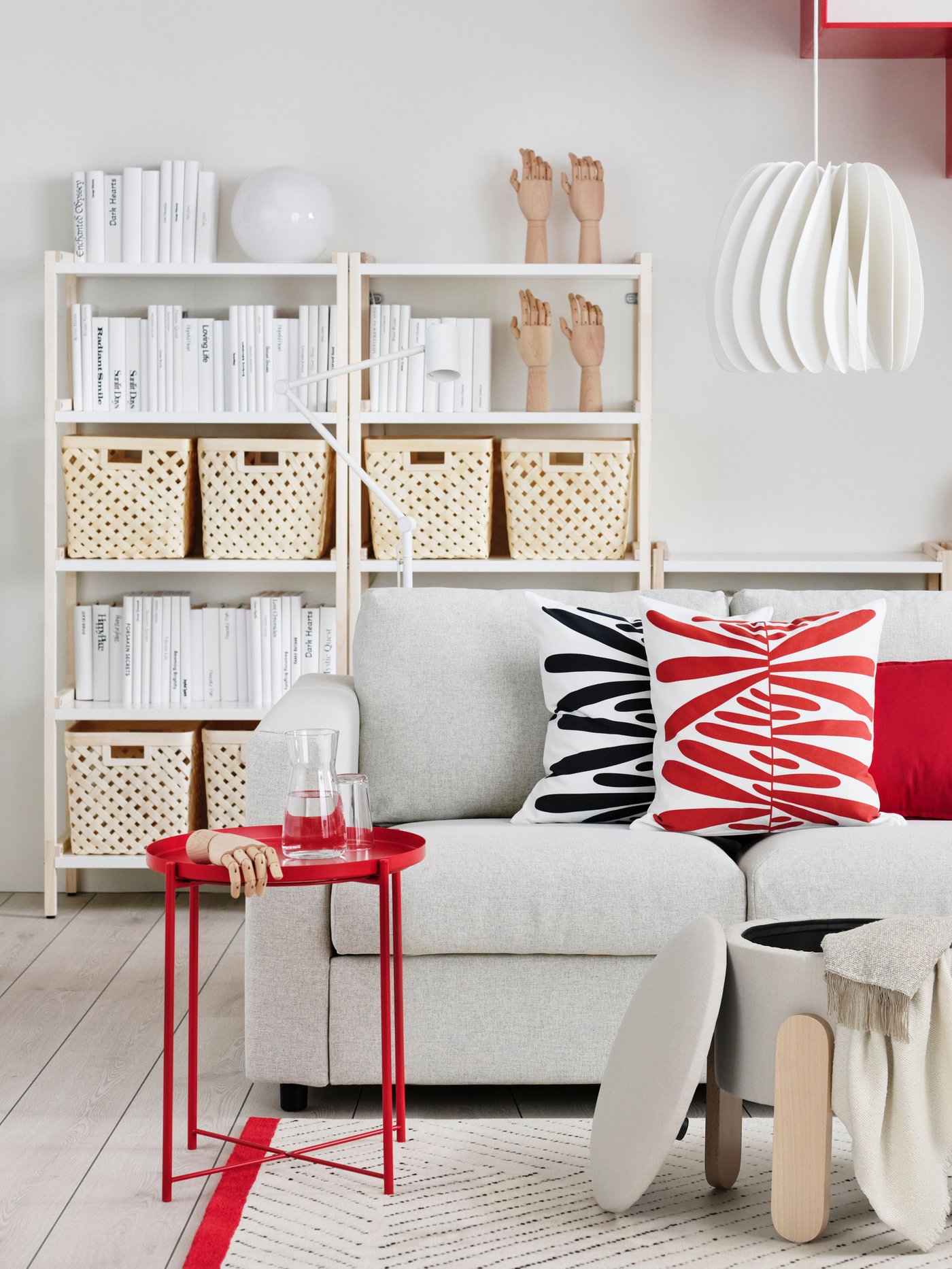 A red GLADOM tray table