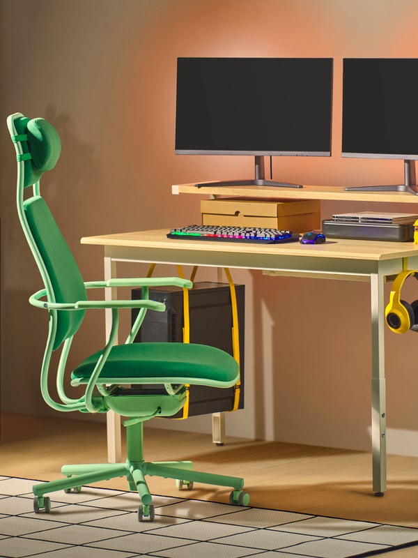 A Vissle green LÖPARBANA gaming chair in the home office