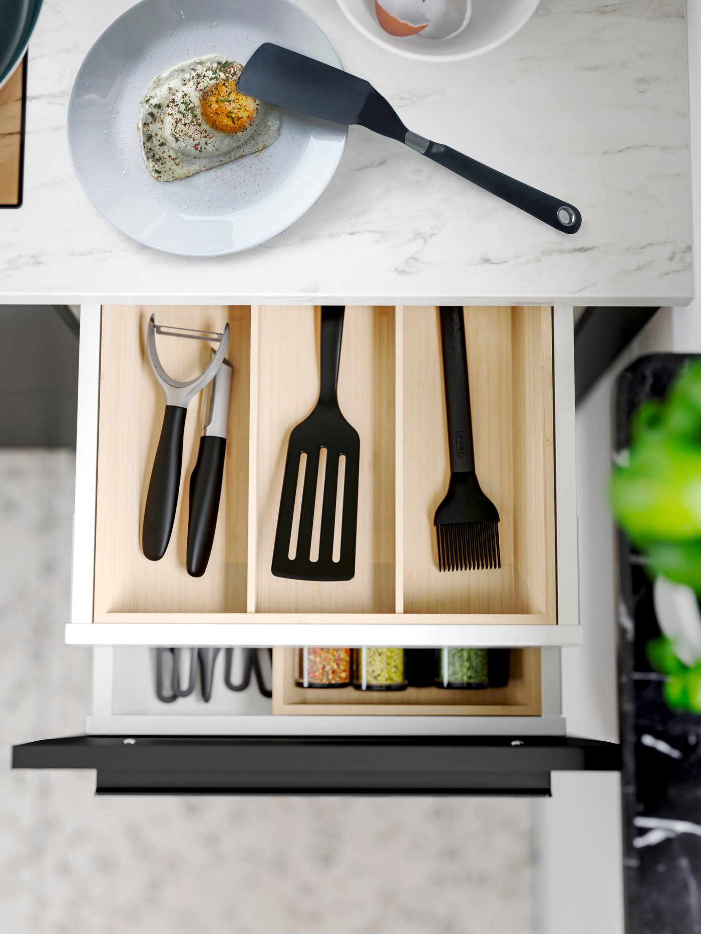 A white OFTAST plate in the kitchen
