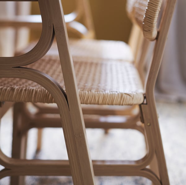 The seat and backrest of the VOXLÖV chair are made from handwoven paper twine.