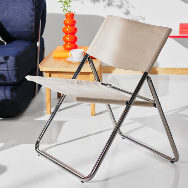 A Vansta blue VÅRKUMLA chair-bed in the living room