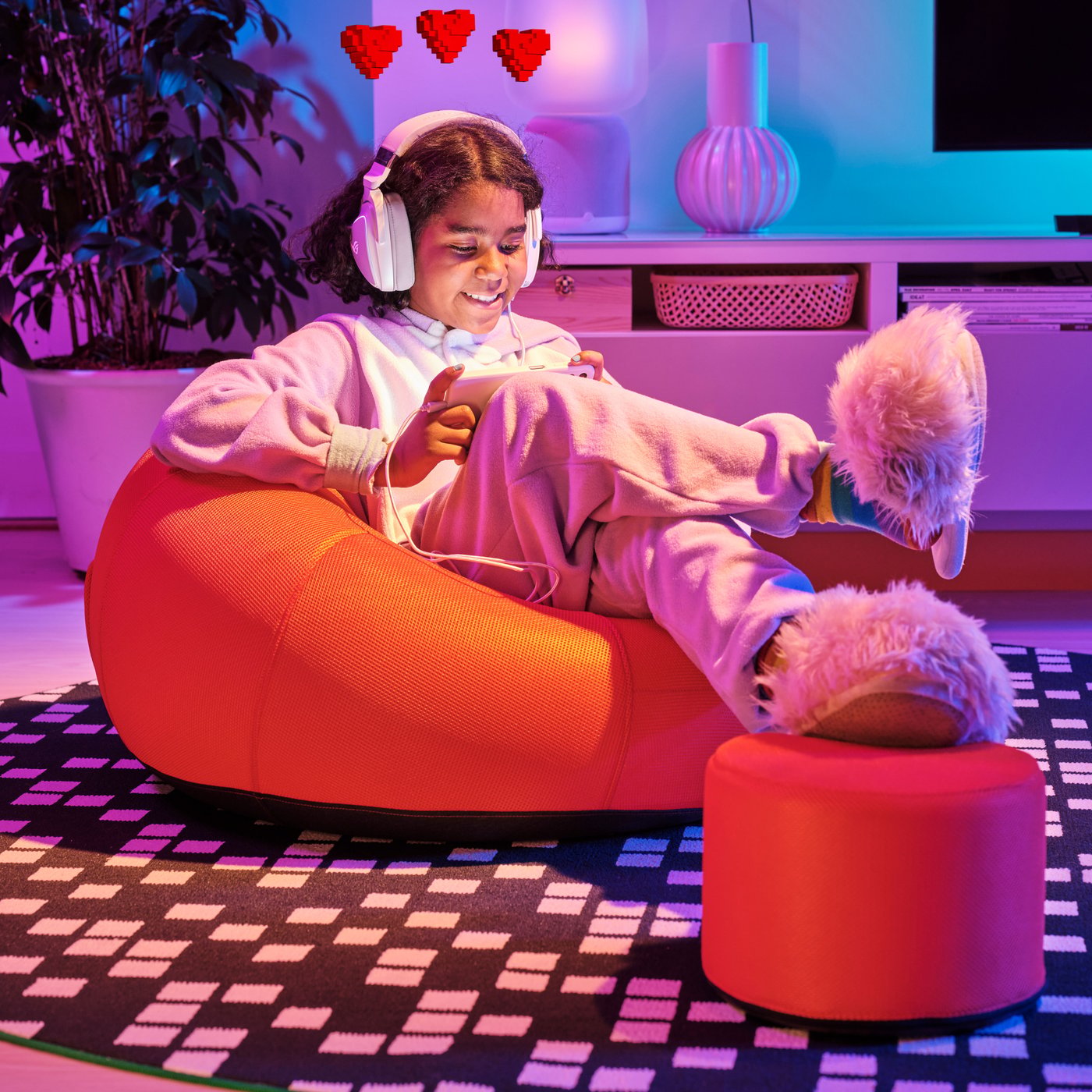 Et sort BRÄNNBOLL gaming tæppe