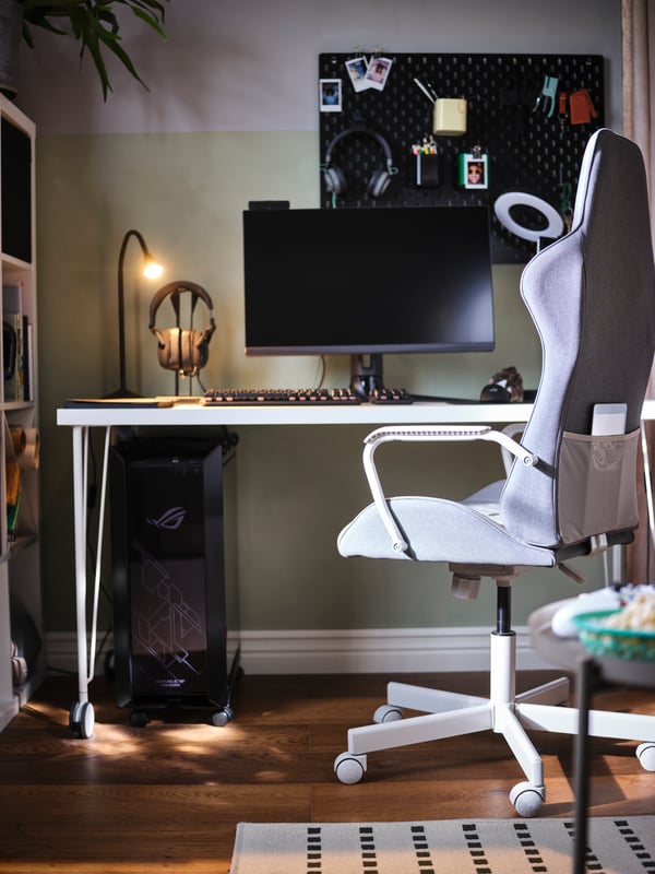 A Bomstad grey UTESPELARE gaming chair