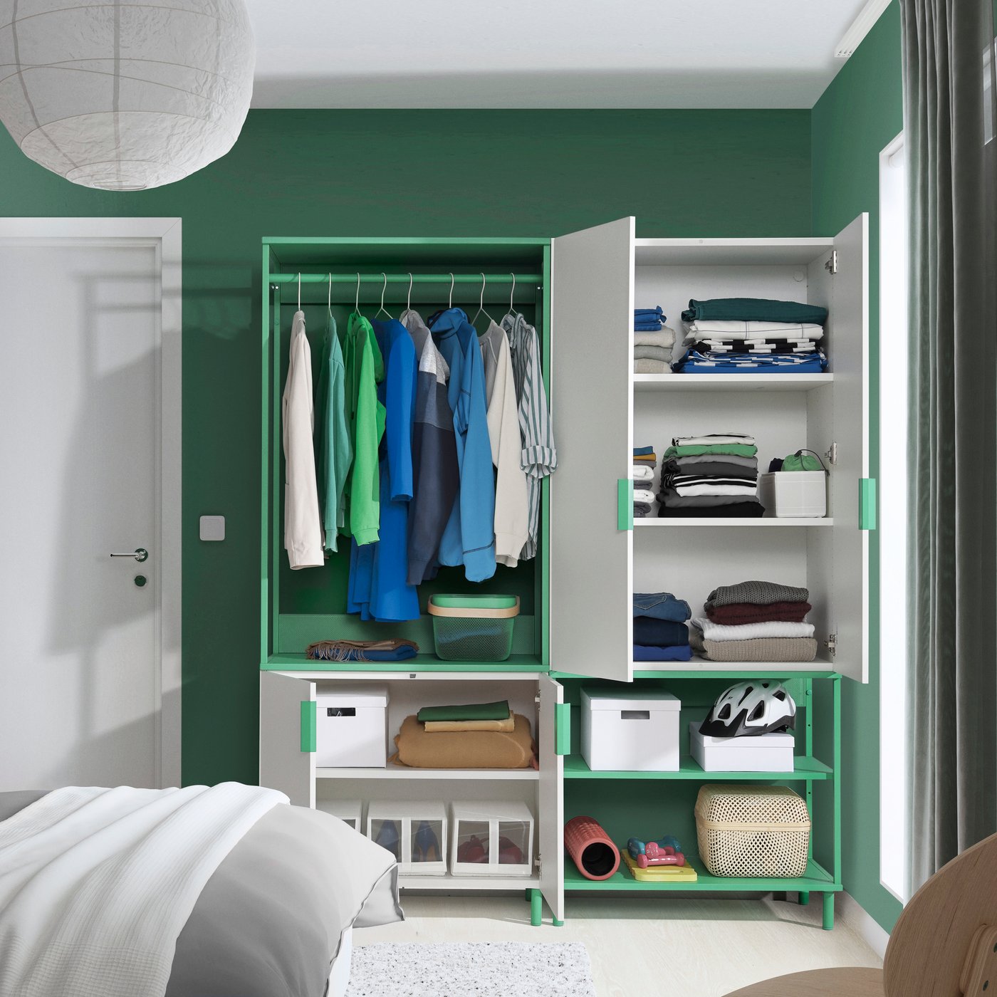 A white Fonnes/green PLATSA wardrobe with 4 doors in the bedroom