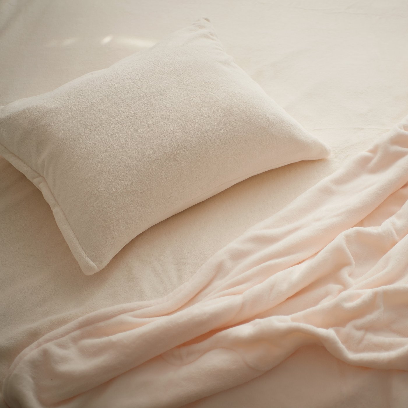 A white KRANSSALVIA fitted sheet