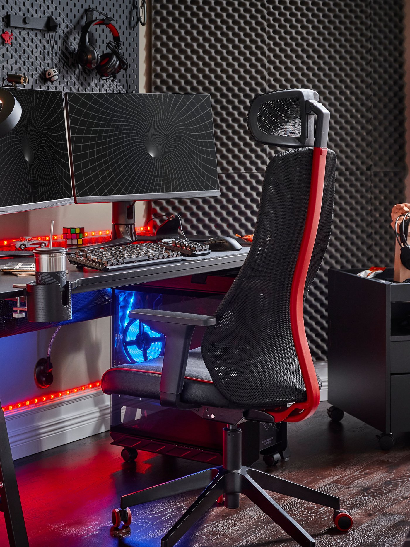A Bomstad black MATCHSPEL gaming chair