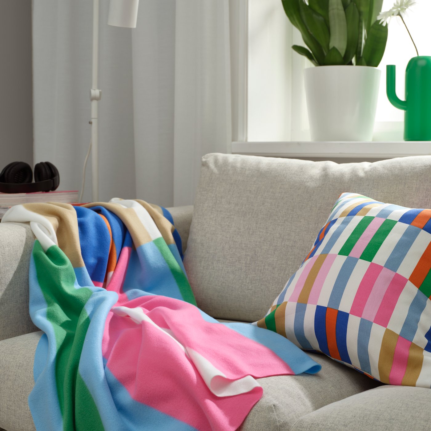 A multicolour KLIBBKORSÖRT throw