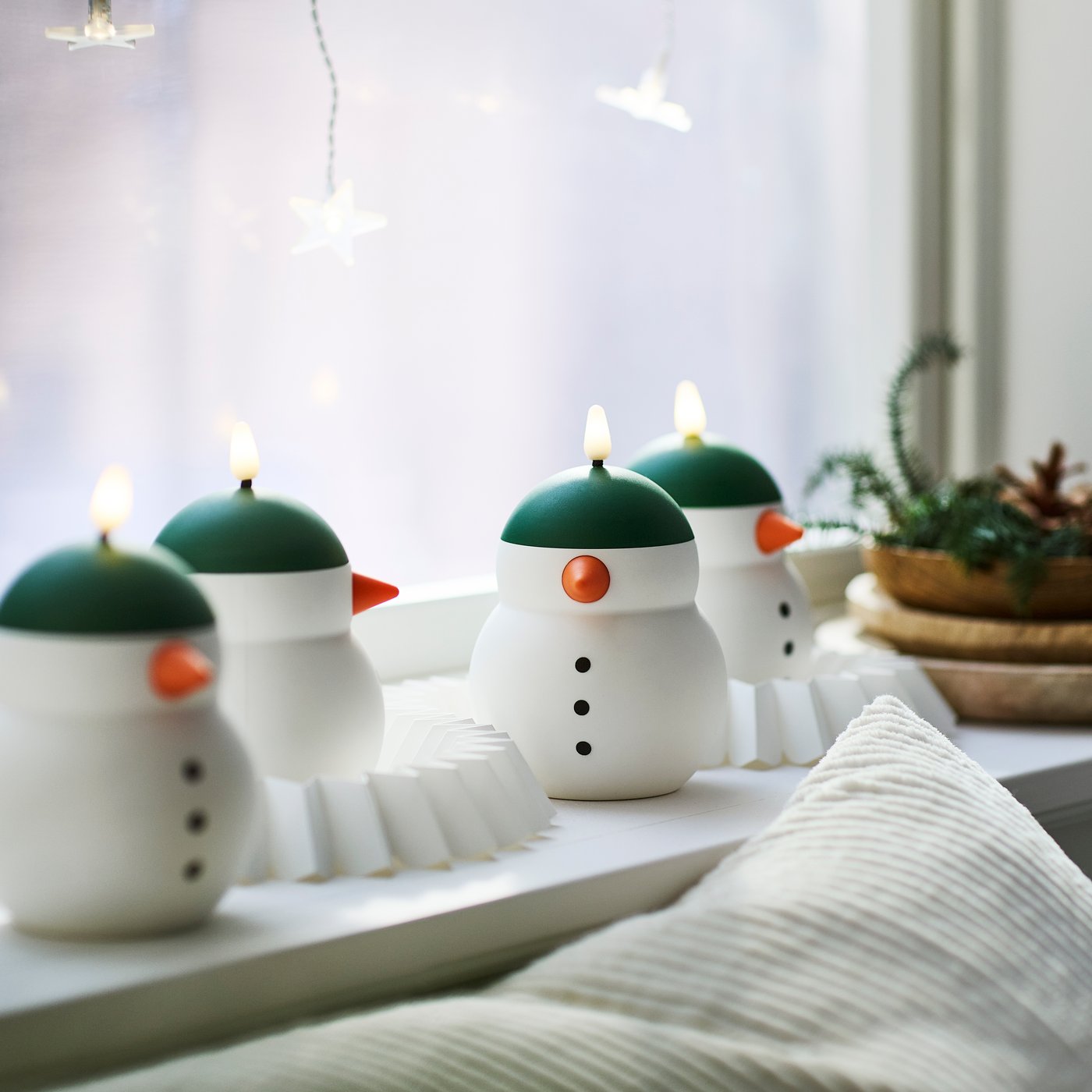 A battery-operated/snowman VINTERFINT LED decoration lighting