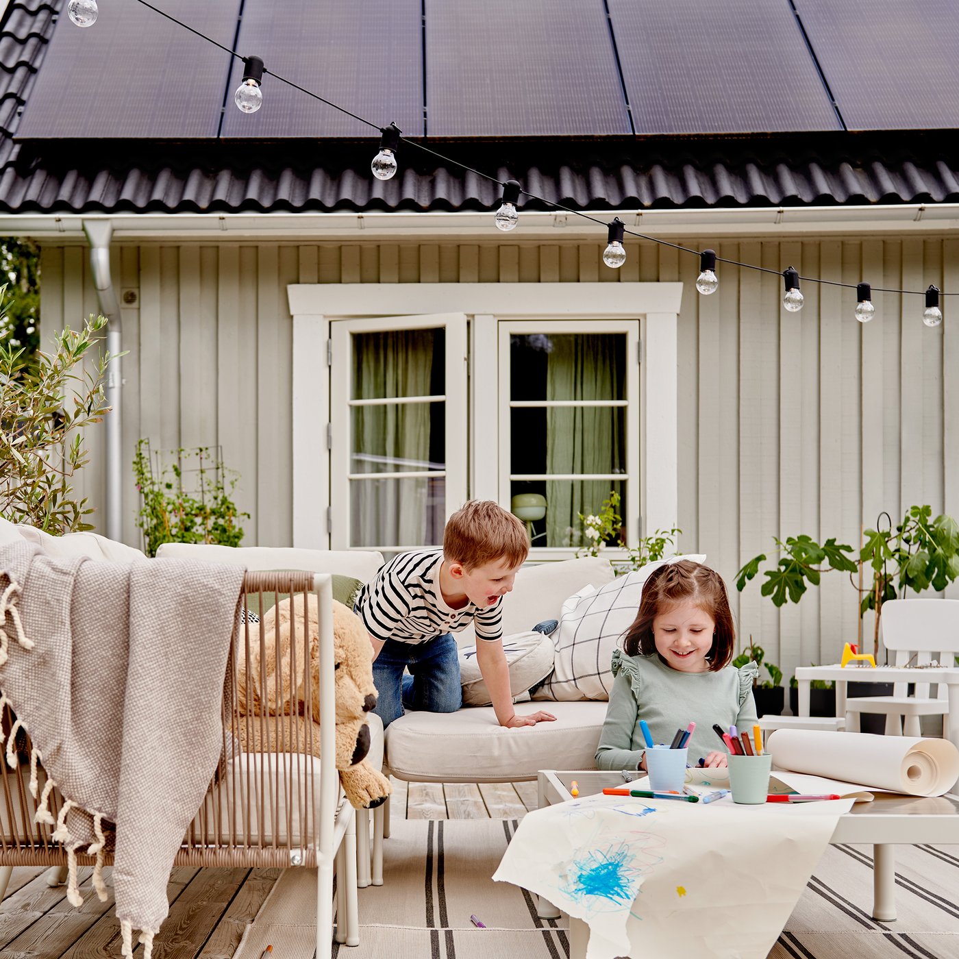 Guirlande lumineuse LED à 20 ampoules SVARTRÅ, noir/extérieur