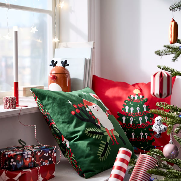 A Santa Claus pattern green VINTERFINT cushion cover in the living room