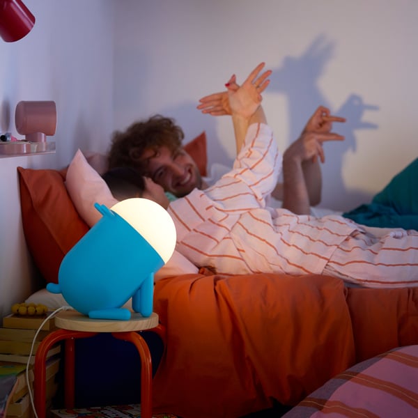 A dimmable/dog blue GREJSIMOJS LED table lamp