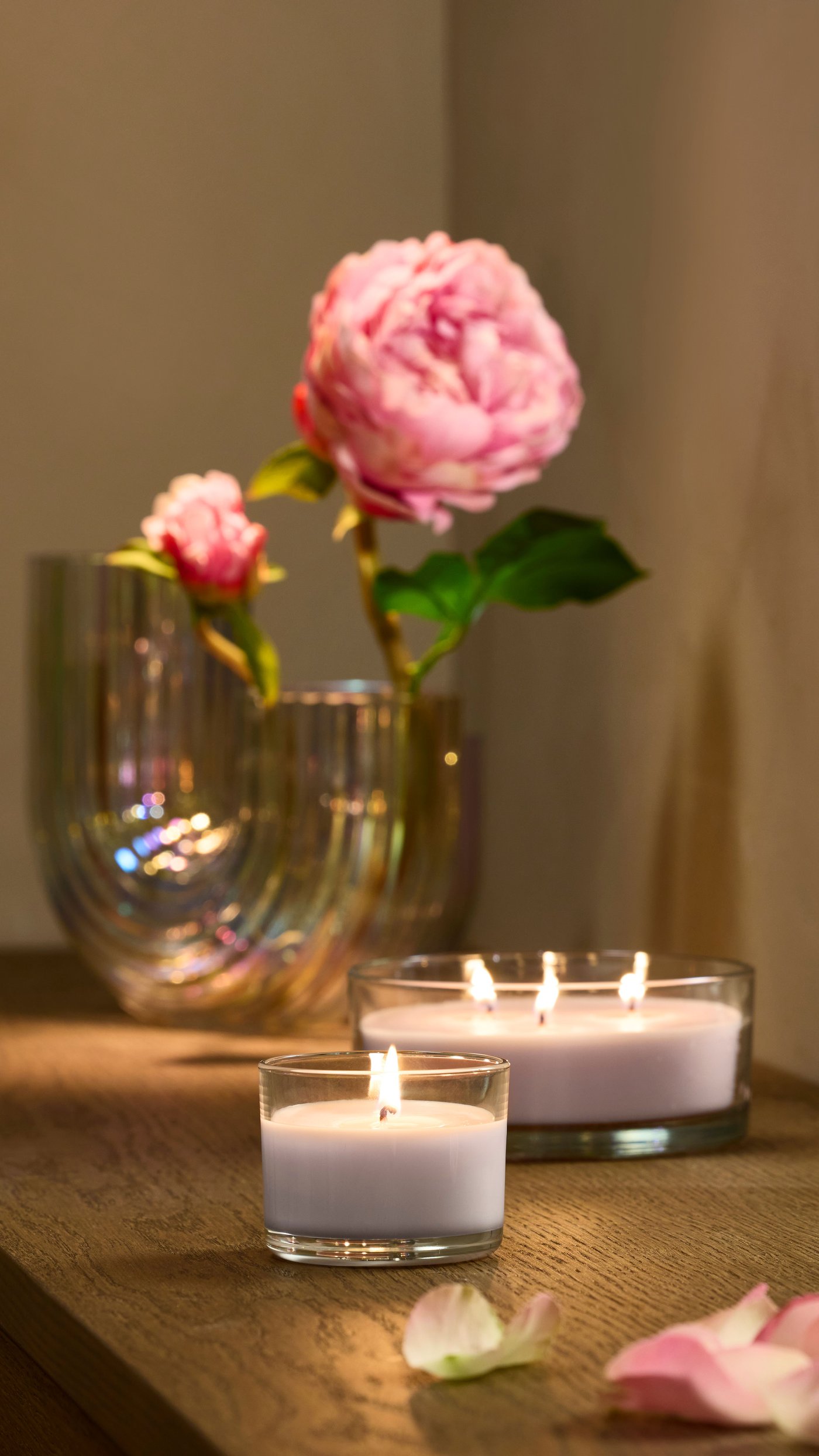 A Pink flowers pale pink LOTSFÅGEL scented candle in glass, 3 wicks