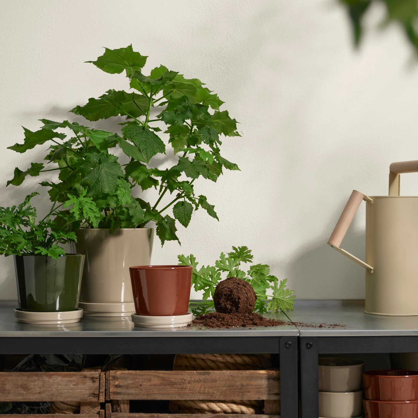 An in/outdoor/grey/beige KLOTLÖNN plant pot with saucer