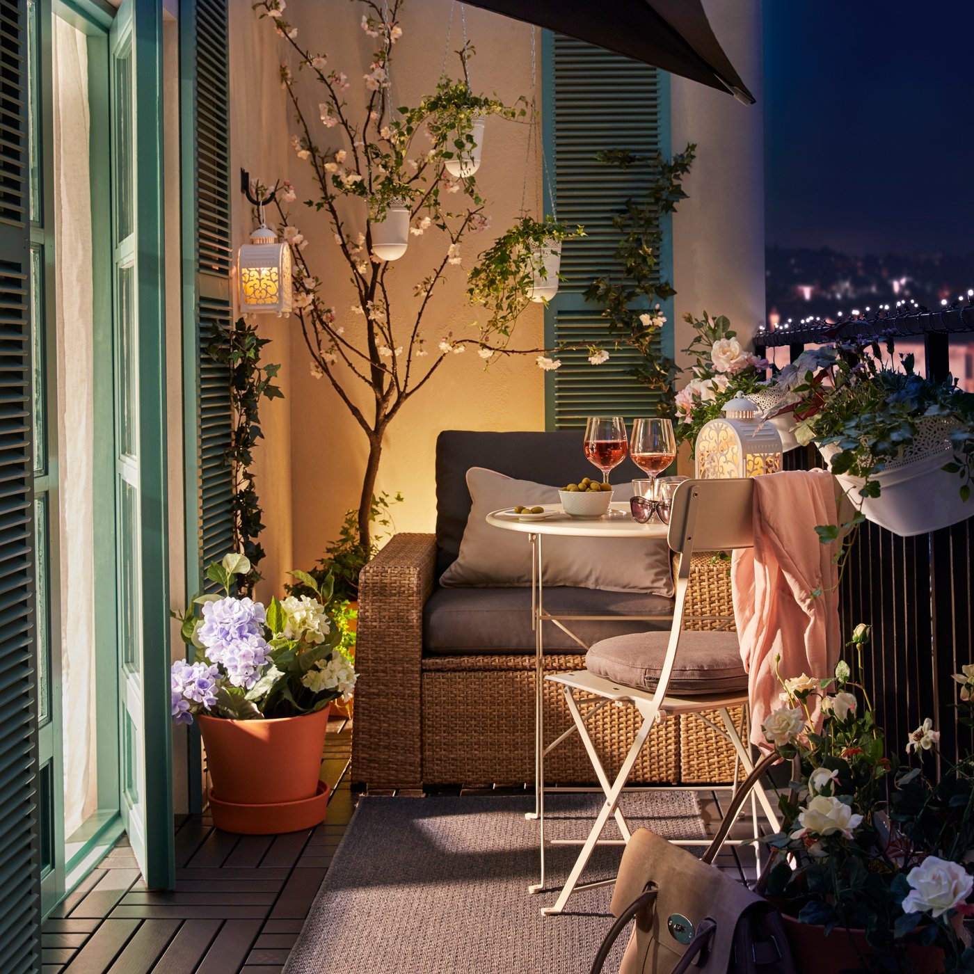 A grey SUNDSÖ table, outdoor