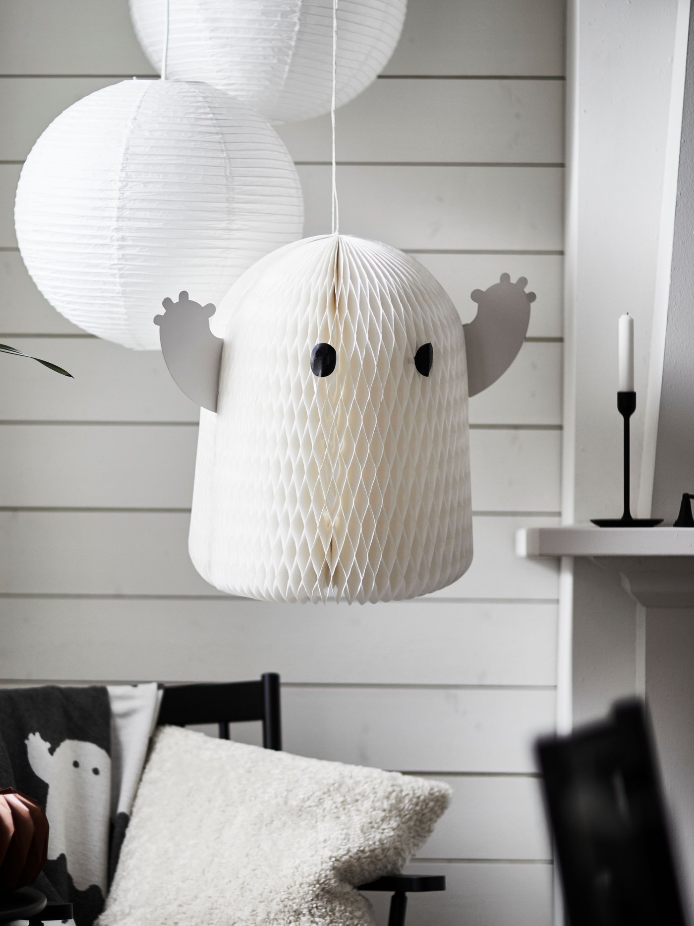 A white JUBLA unscented chandelier candle