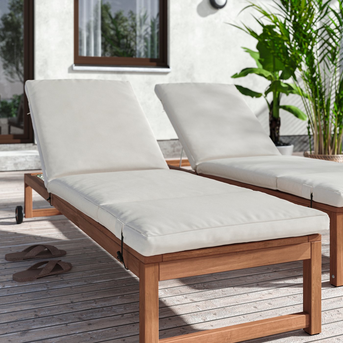 An outdoor light brown stained NÄMMARÖ sun lounger