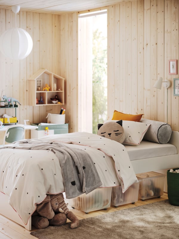 A white/grey-green ÖVNING trolley in the childrens room